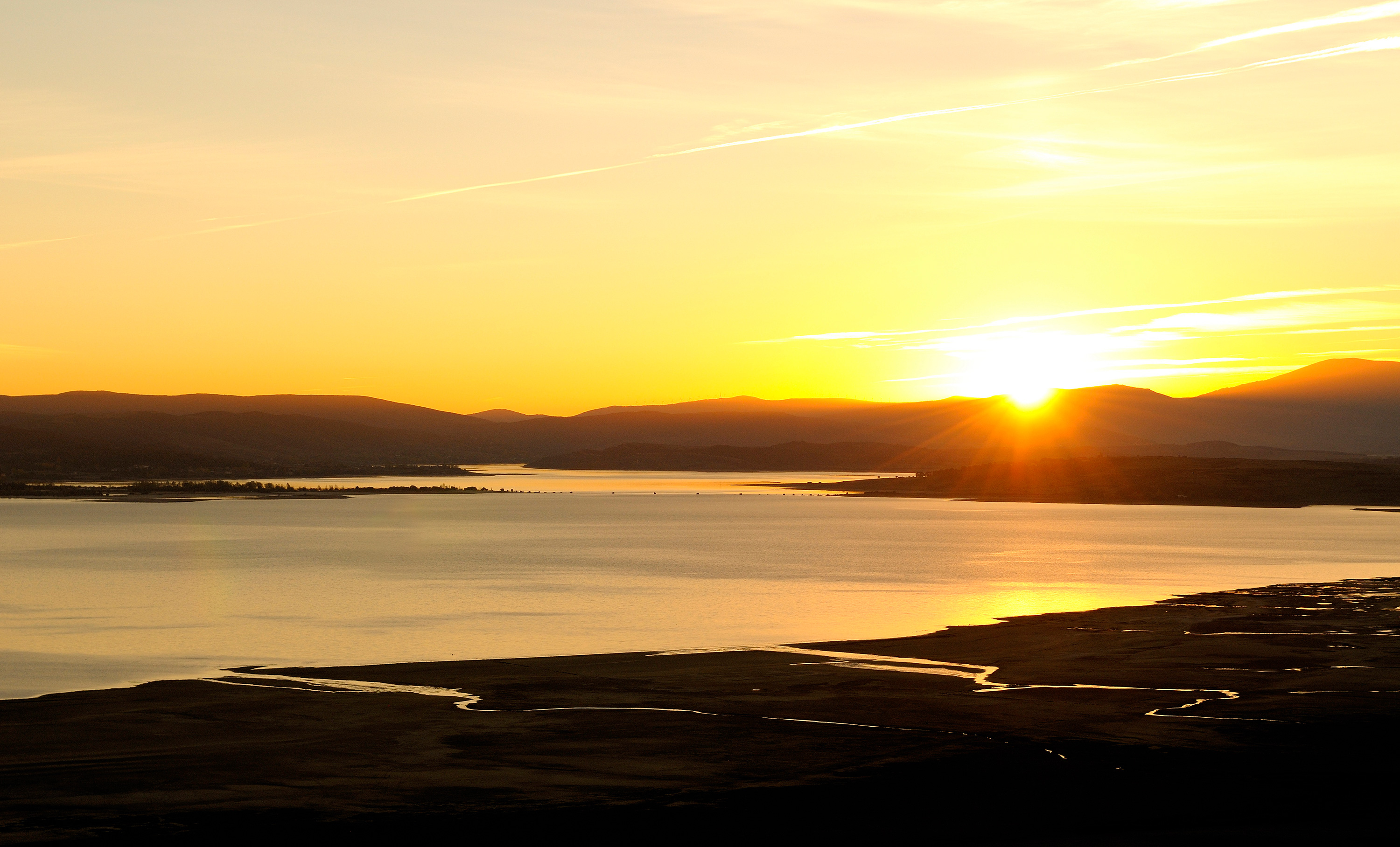 Atardecer en el embalse del Ebro